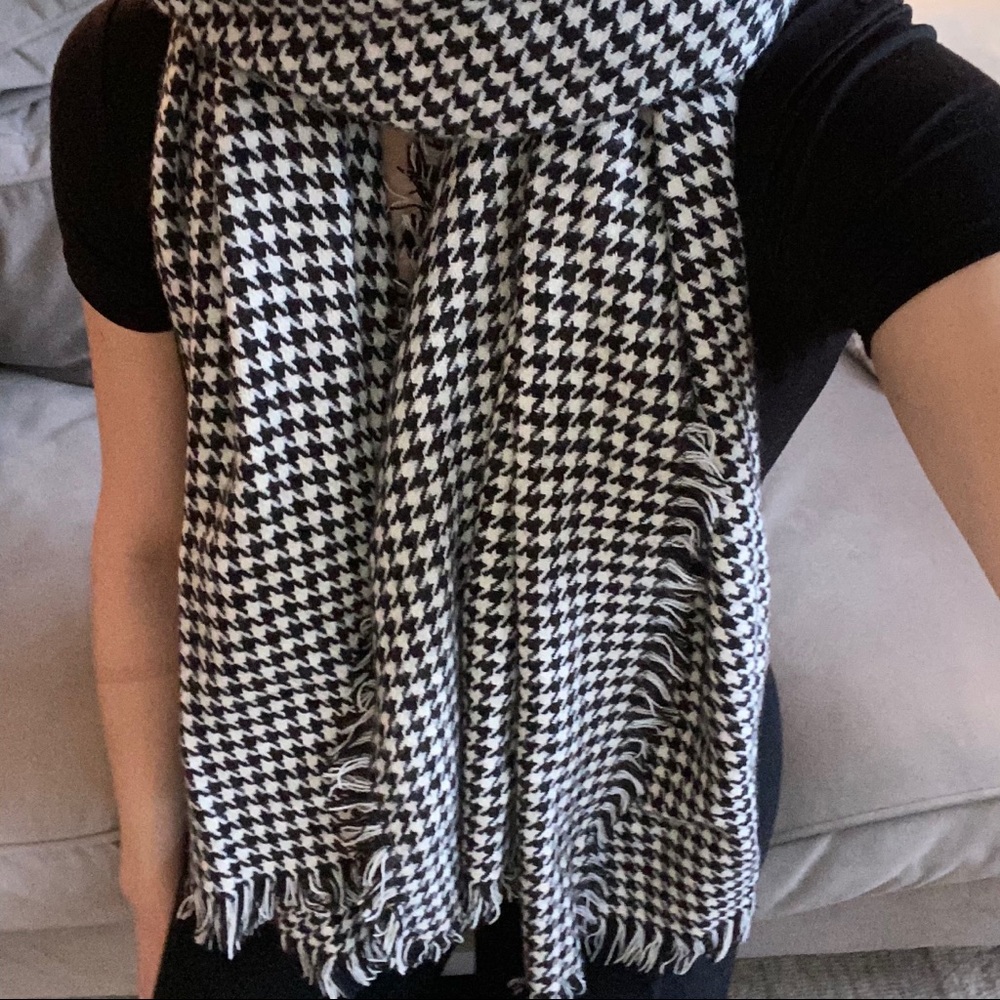 Zara oversized soft houndstooth scarf/wrap
